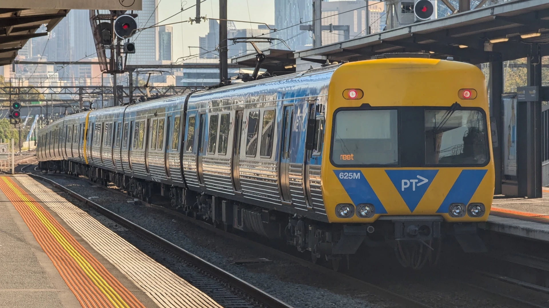 Alstom Comeng 625M