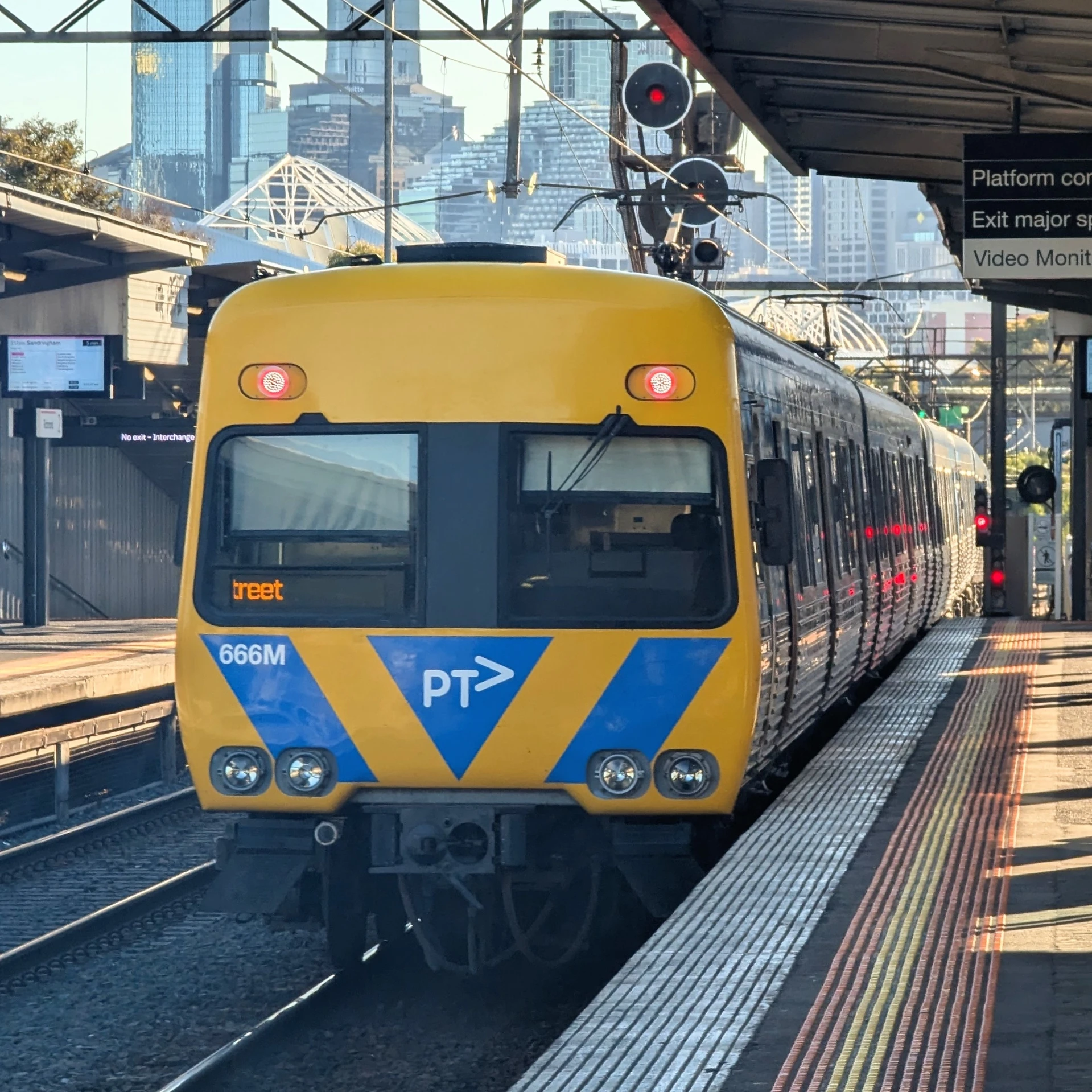 Alstom Comeng 666M