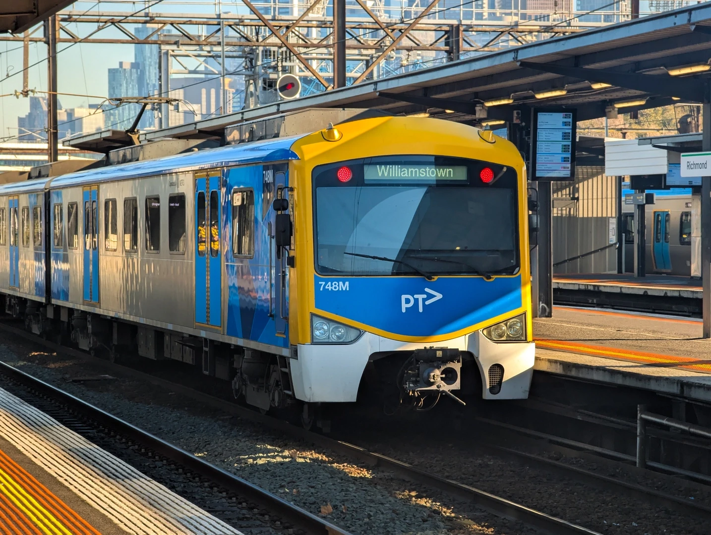 Siemens Nexas 748M