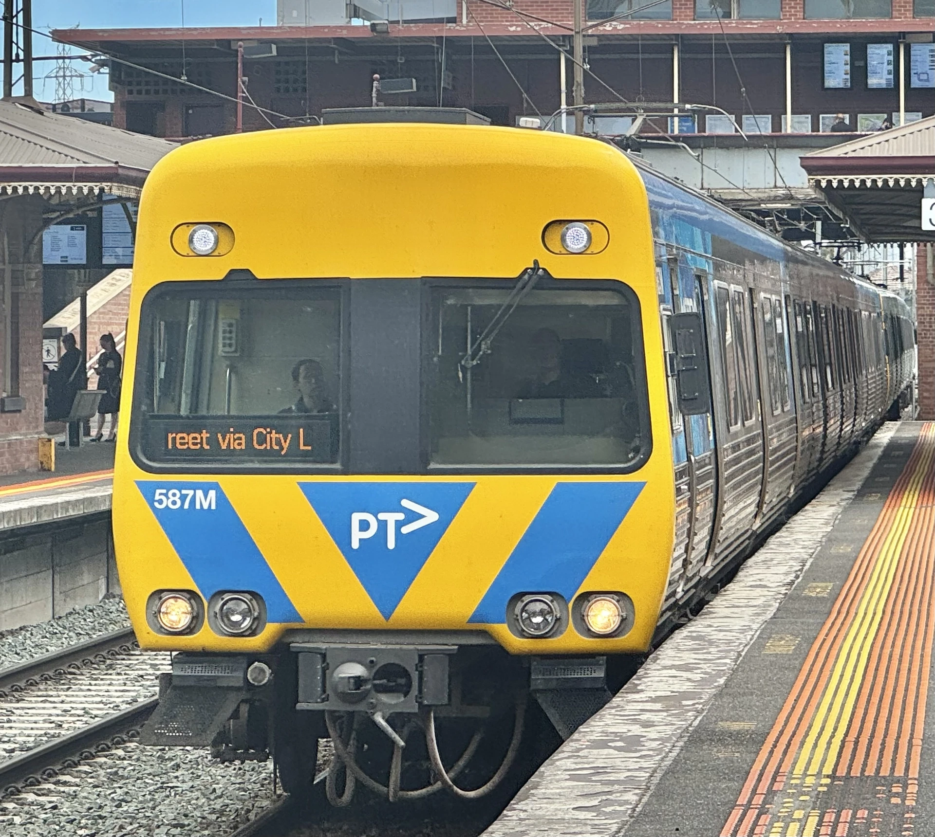 Alstom Comeng 587M
