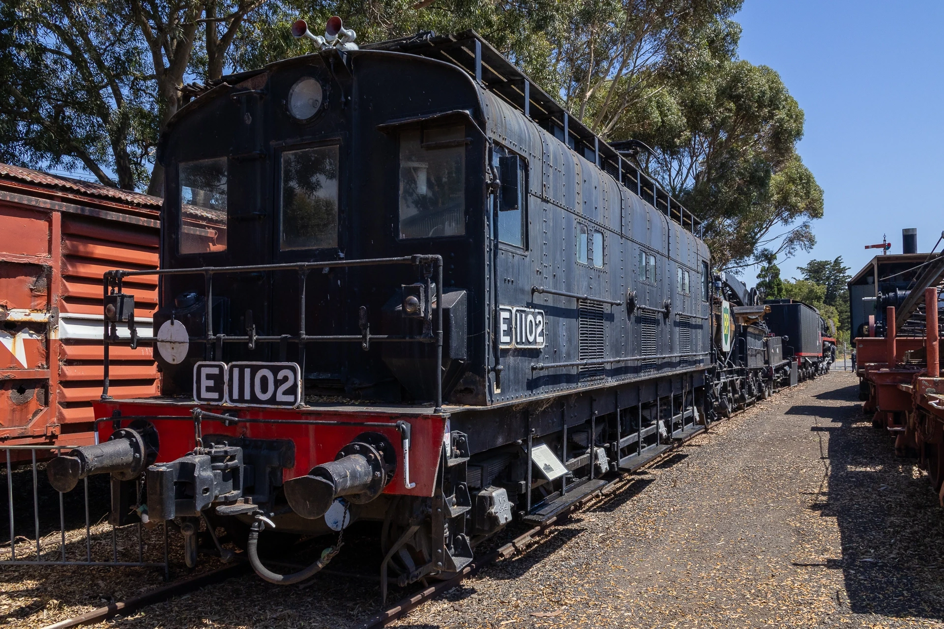 E Class E1102