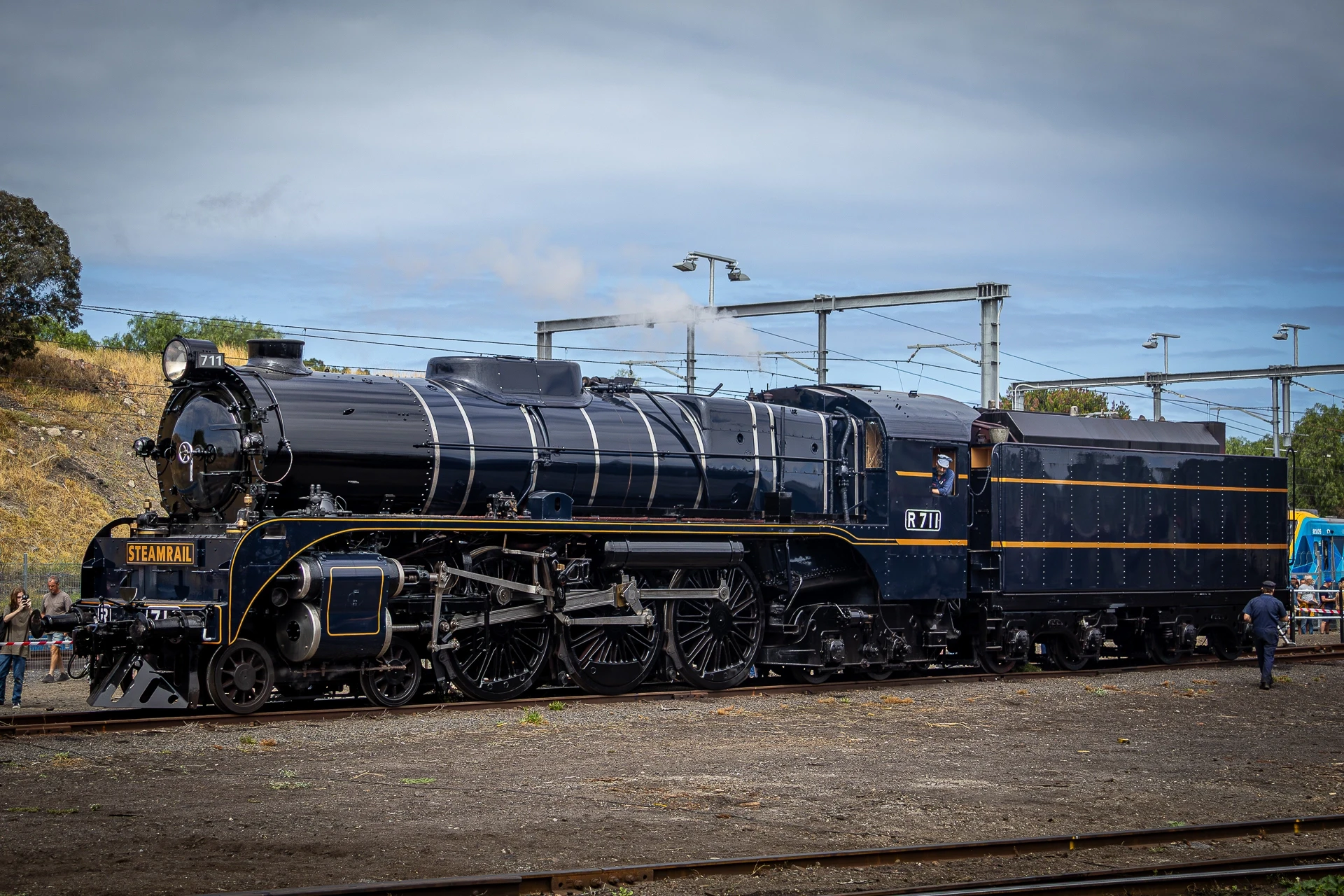 R Class R711
