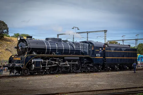 R Class R711