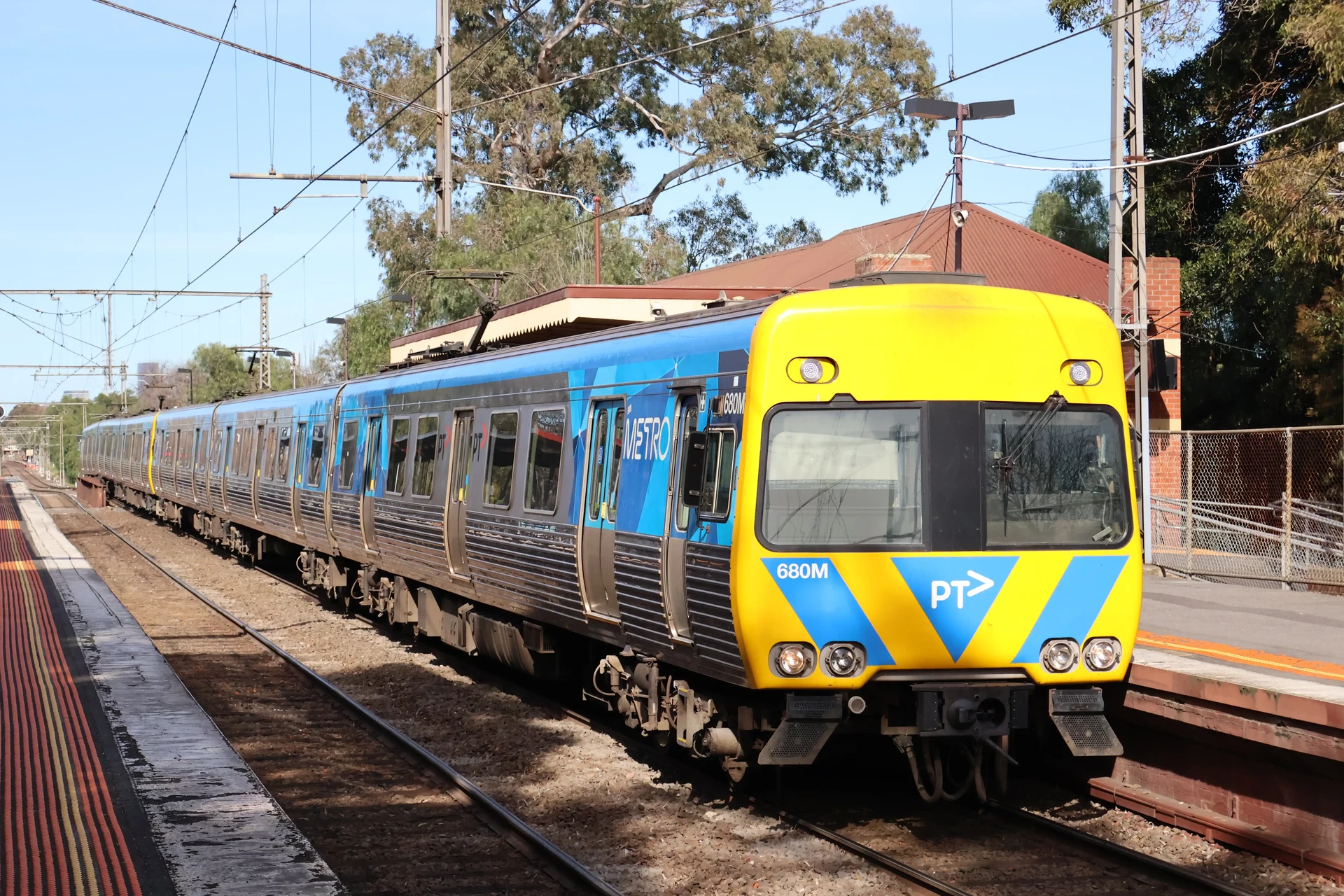 Alstom Comeng 690M