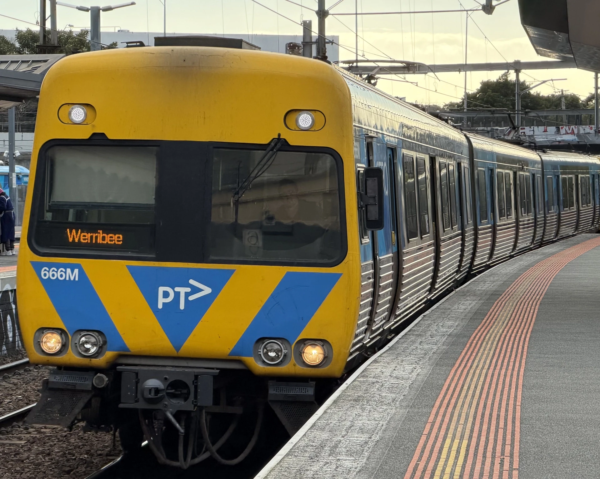 Alstom Comeng 666M