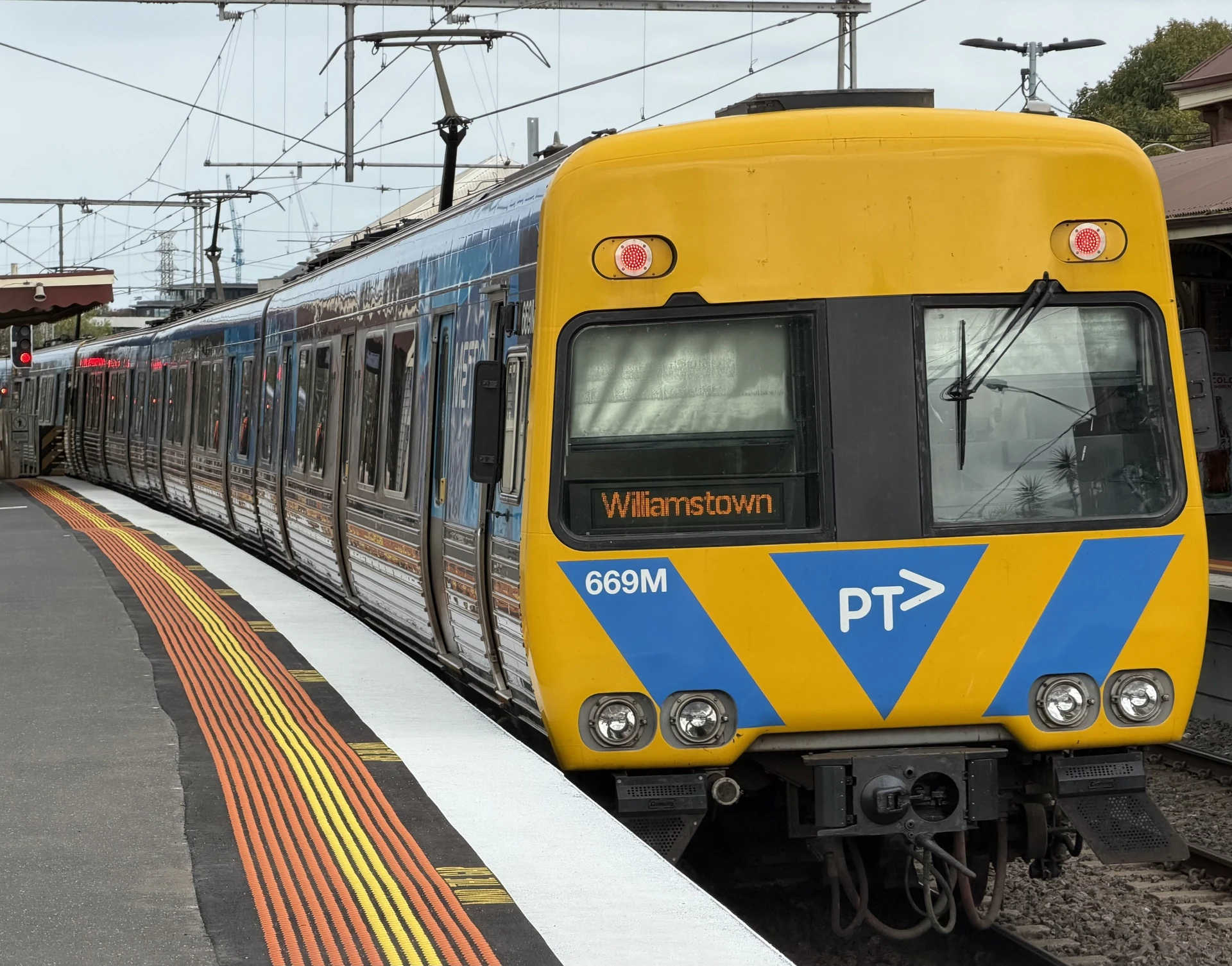 Alstom Comeng 669M