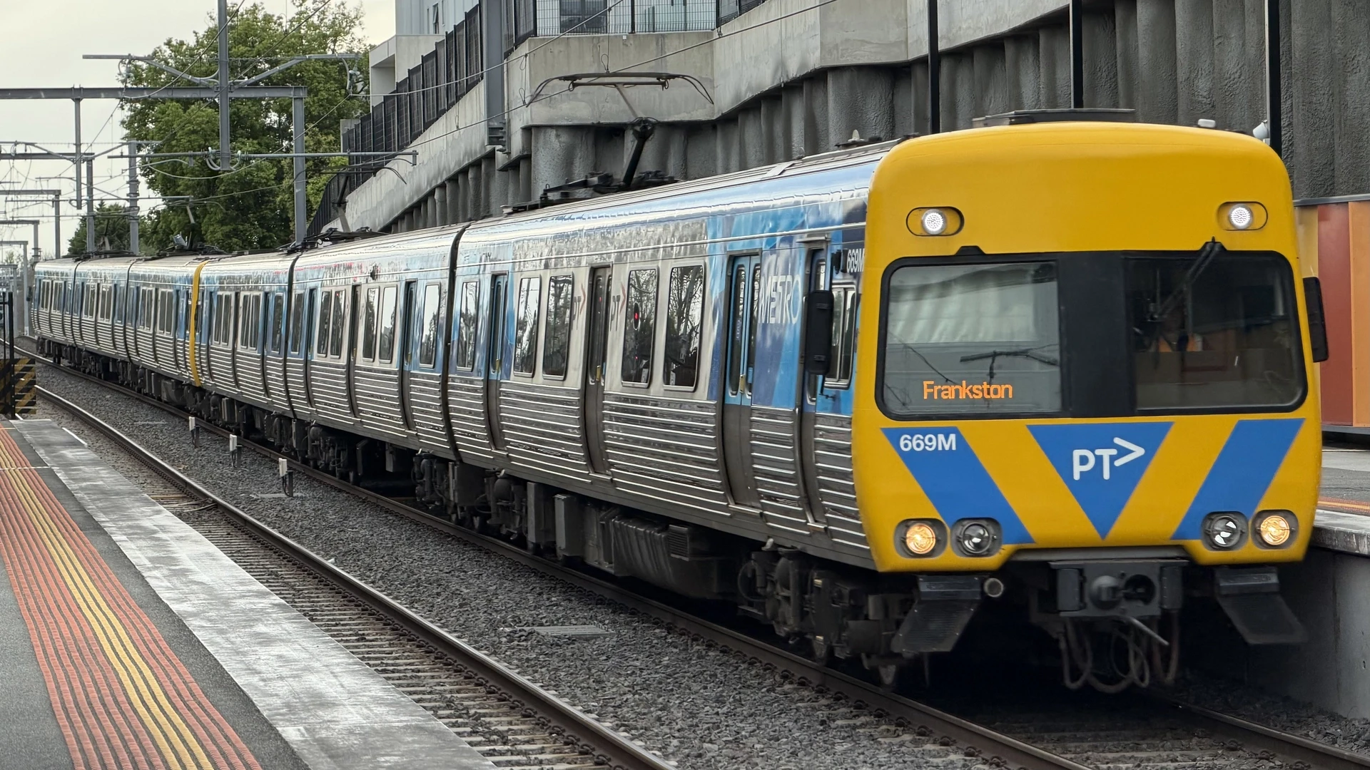 Alstom Comeng 669M