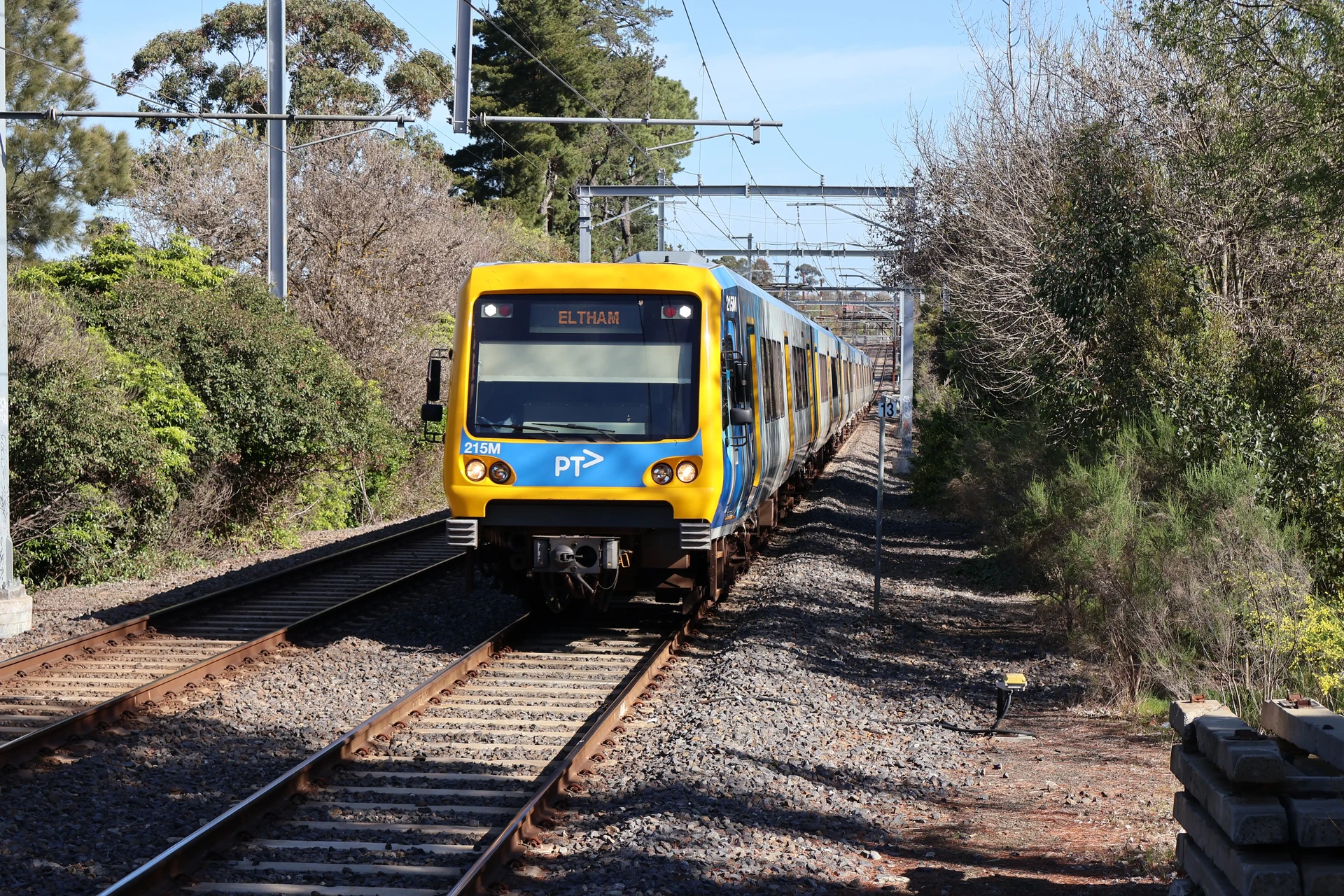 215M - X'Trapolis 100 | Railway Photos