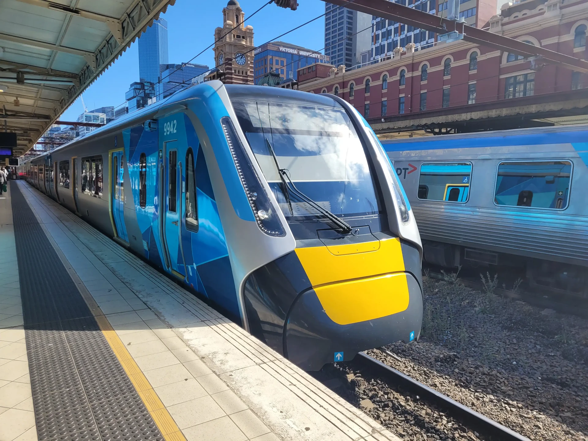 HCMT 9942
