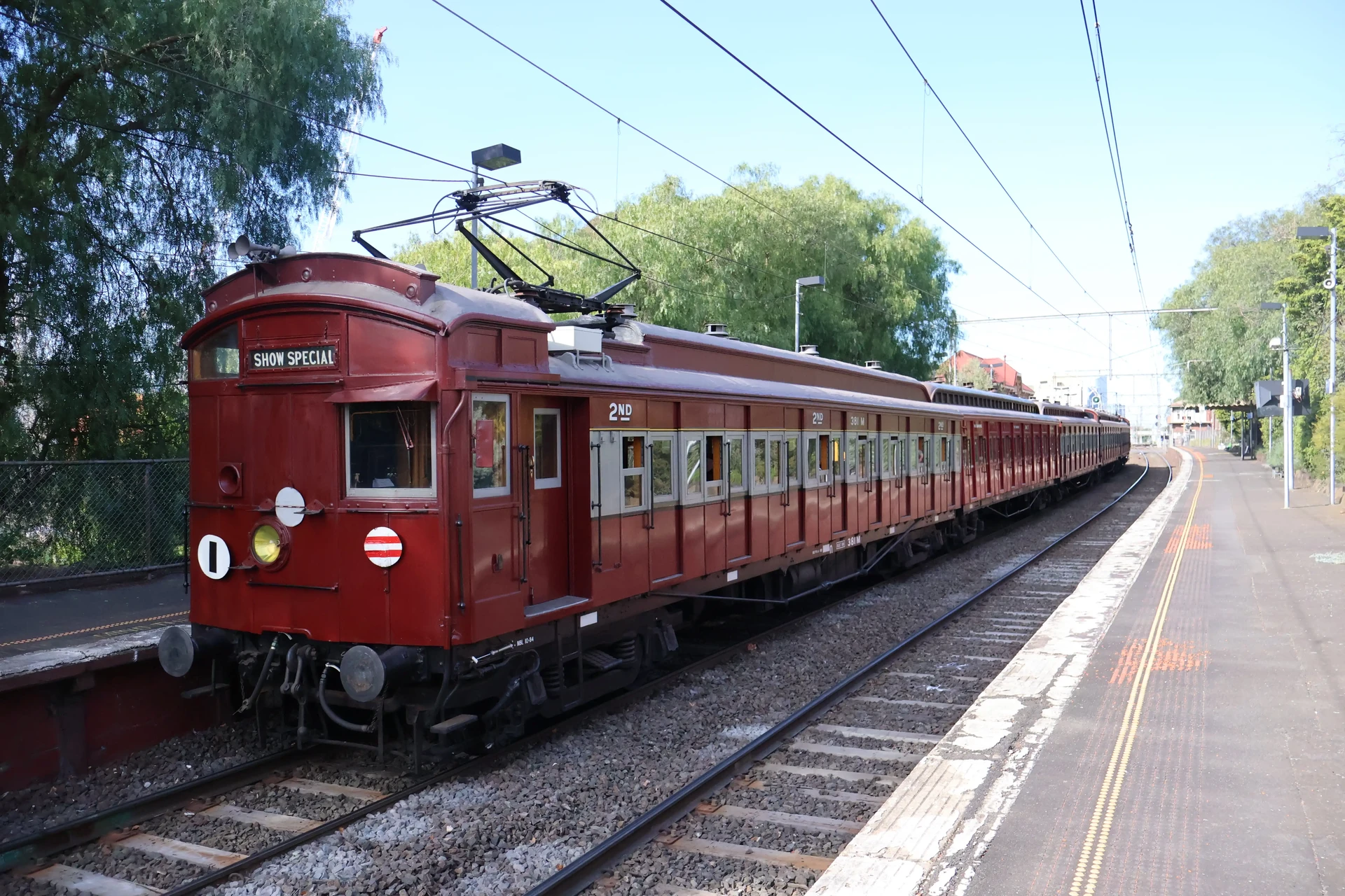 Tait 381M
