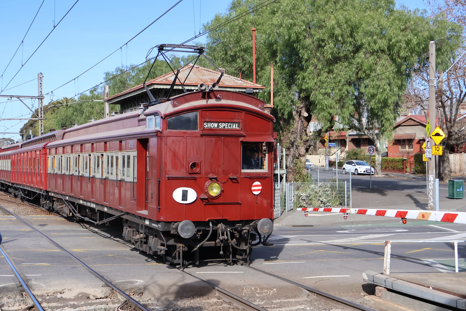Tait 381M