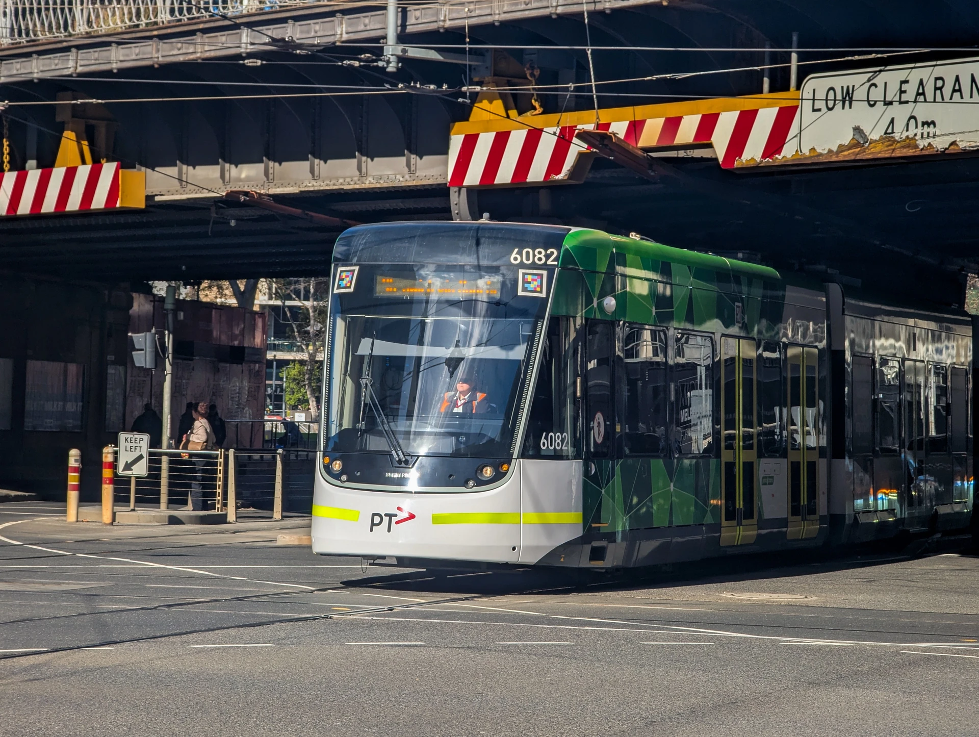 E Class 6082